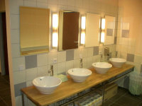 ilustrace: koupelna - umyvadla